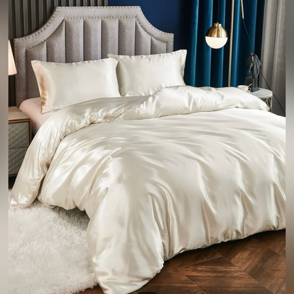 SHEIN Bedding Euc Satin King Duvet Cover Shams Great For The